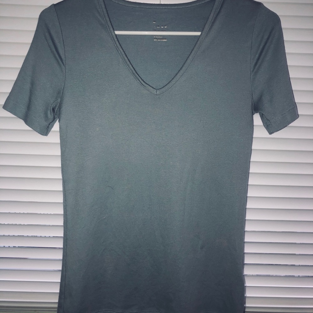Thin Fitted V-Neck Tee